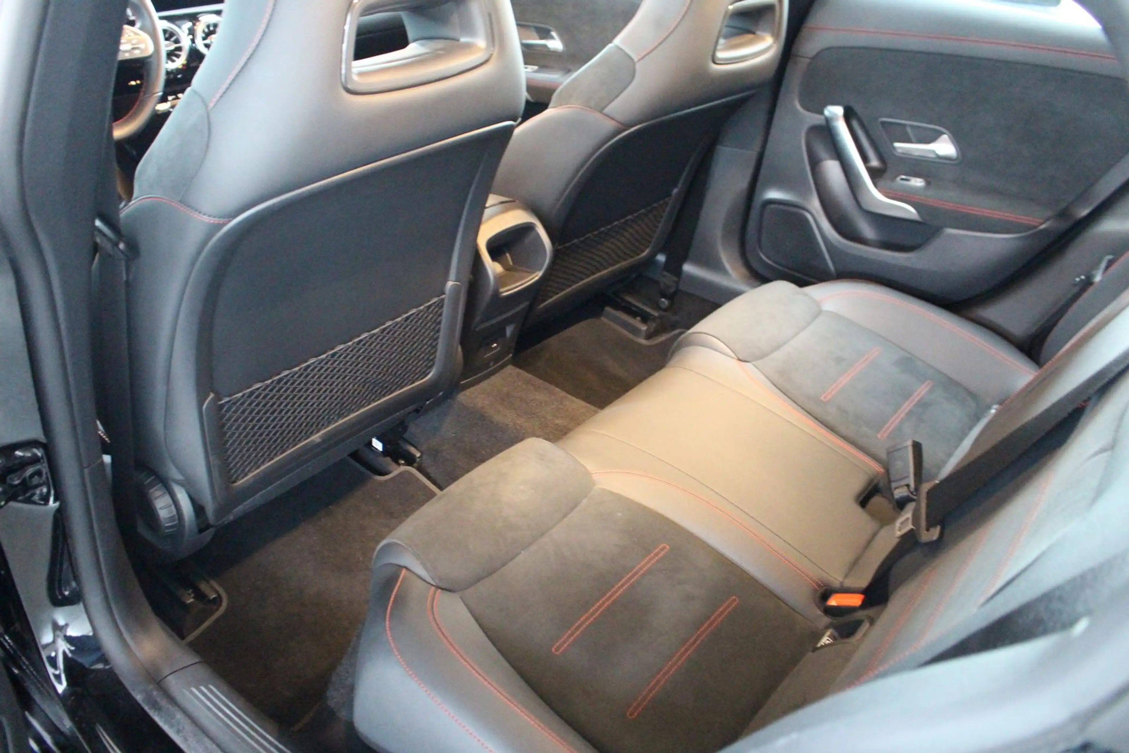 Mercedes-Benz CLA 250 CLA 250 e SB AMG AHK LED Ambiente — photo 10