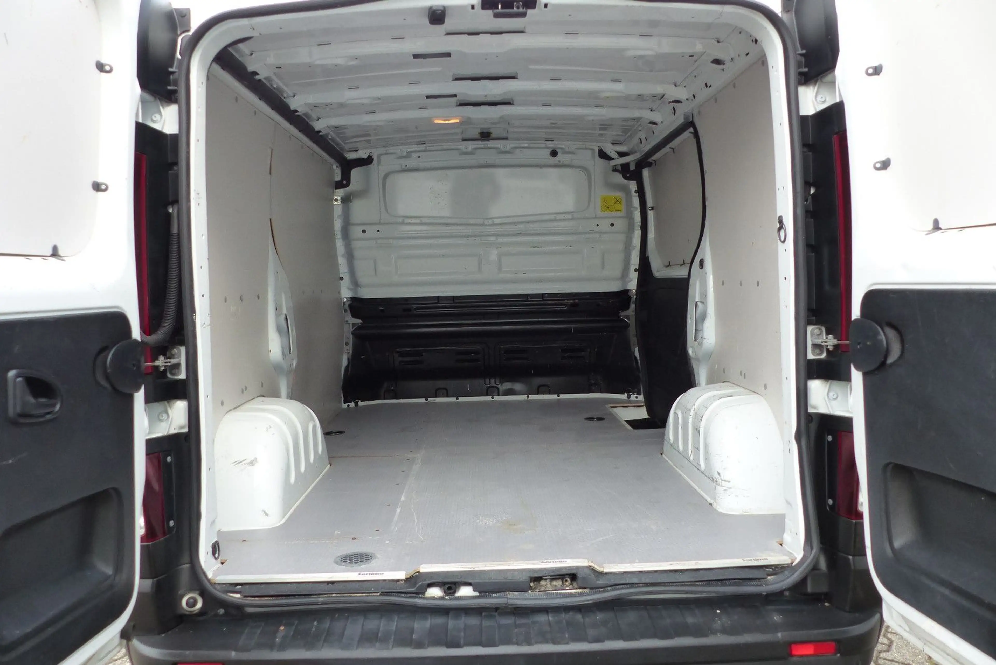 Opel Vivaro B 2,9t, Klima, Tempomat, PDC, Navi — photo 11
