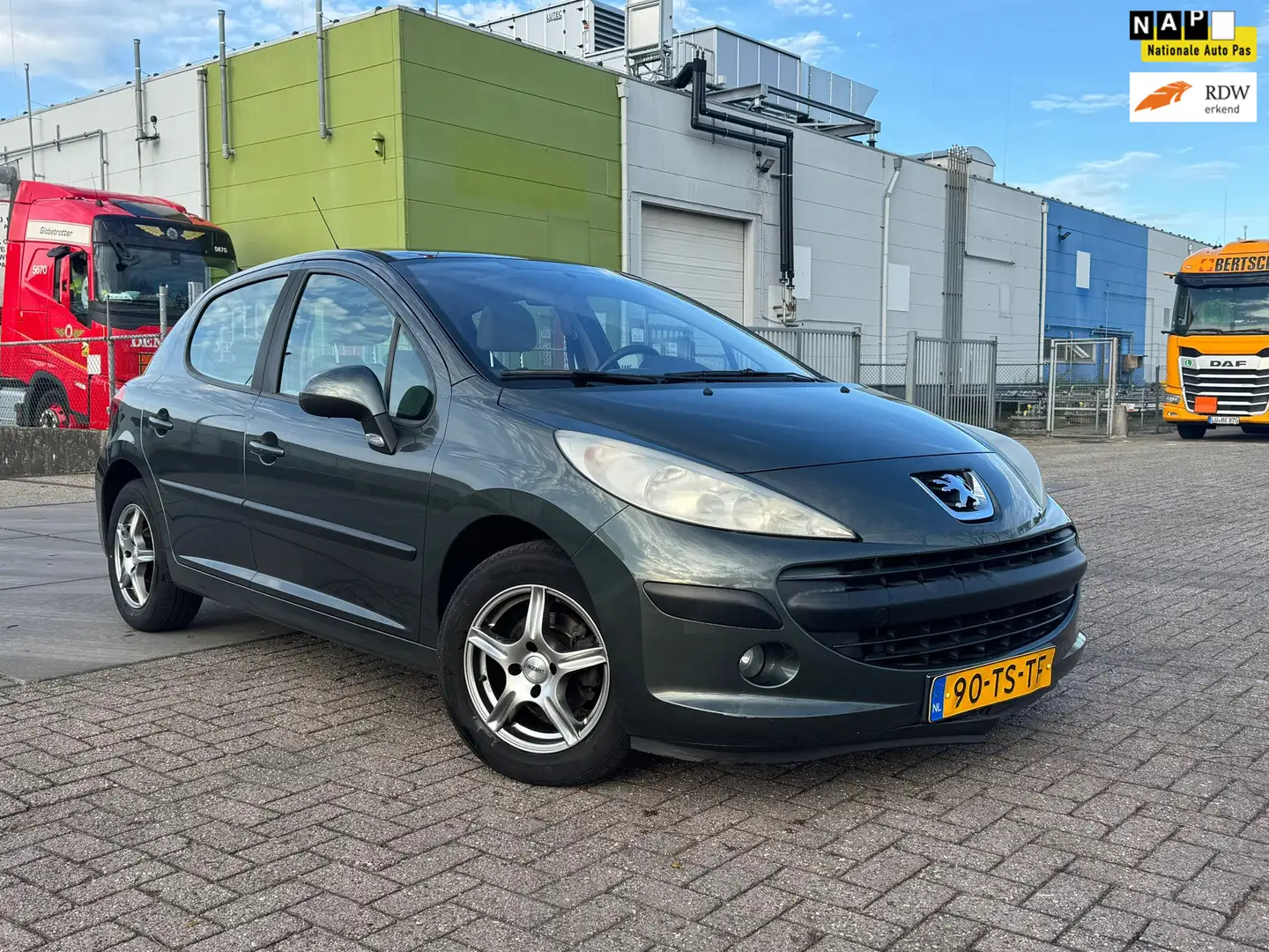 Peugeot 207 1.4-16V XT airco 5drs pano goed onderhouden Grijs - 1