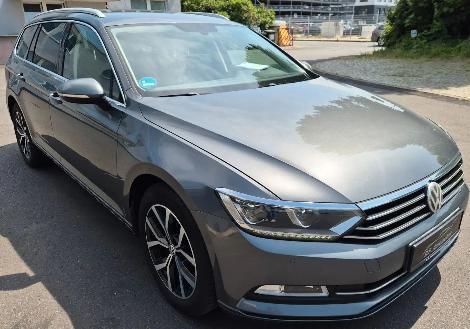 Volkswagen Passat Variant BMT*Navi*ACC*CAM*LED*AHK Grau - 2