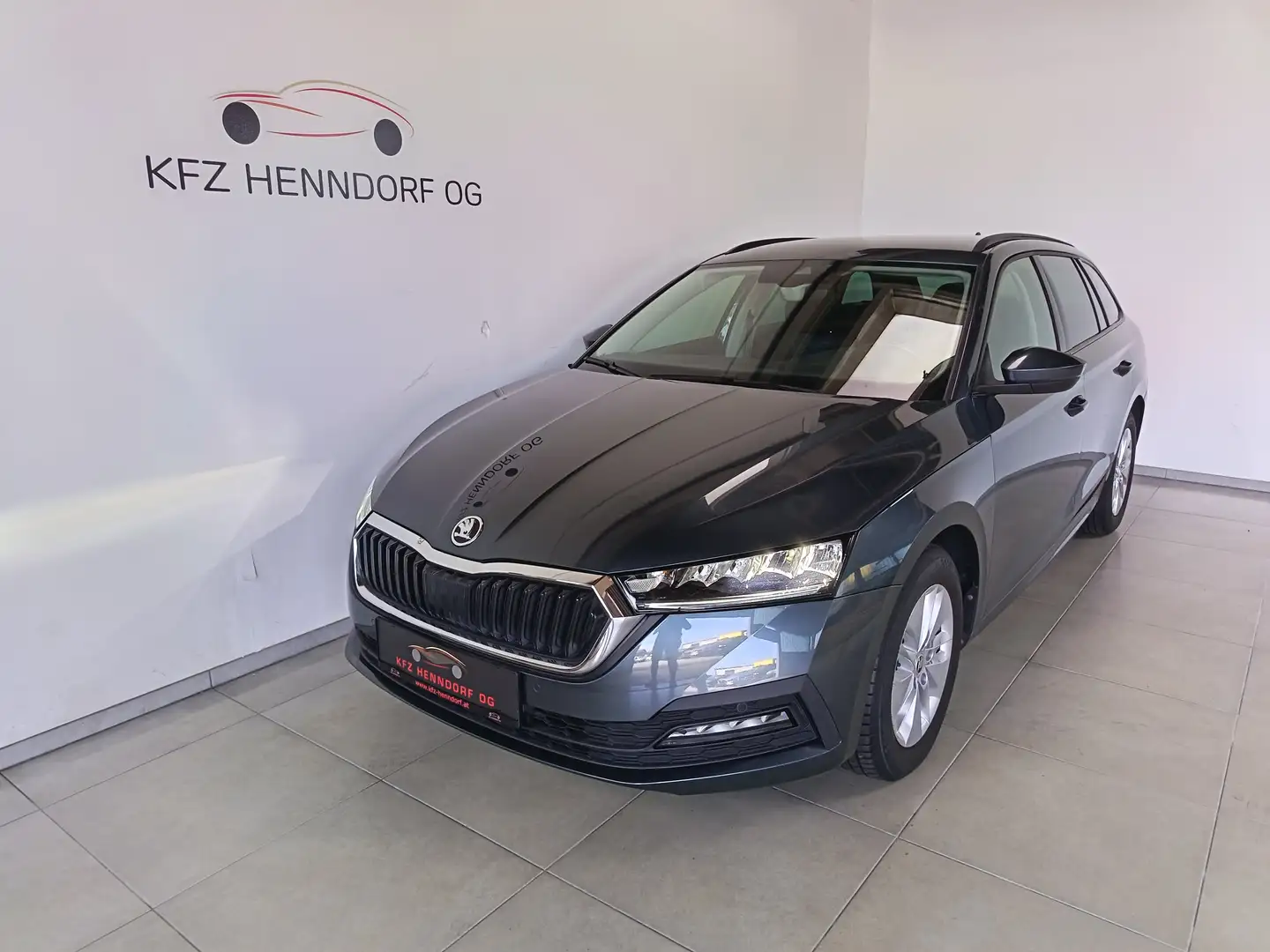 Skoda Octavia Combi 2,0 TDI Ambition DSG Grau - 1