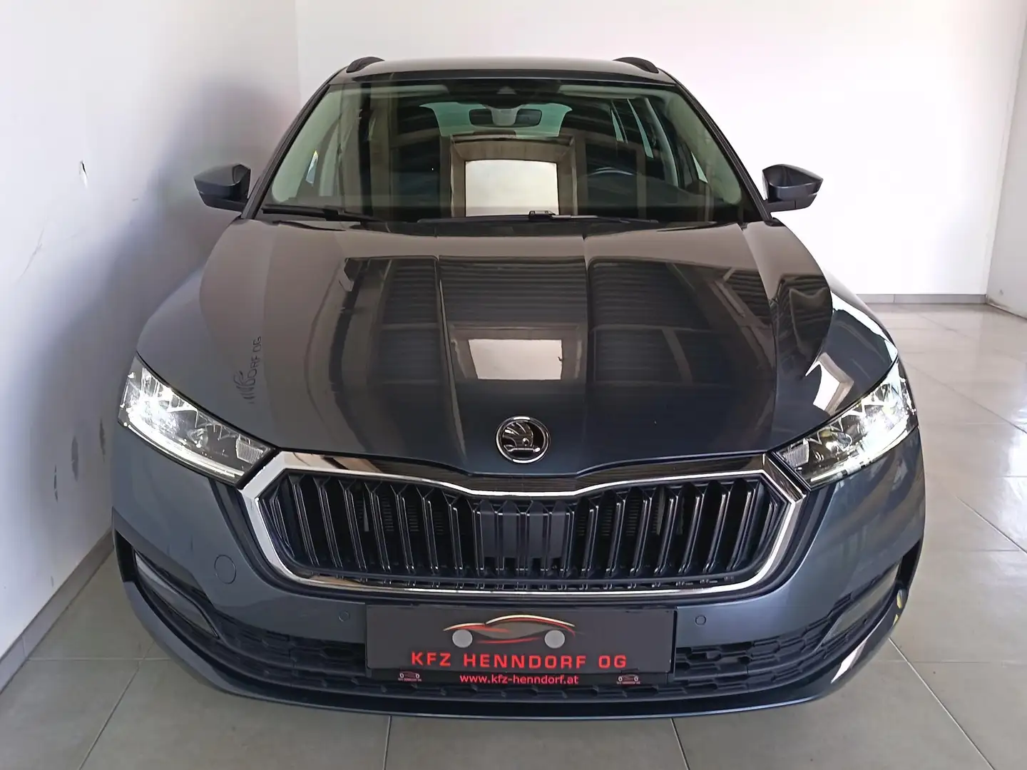 Skoda Octavia Combi 2,0 TDI Ambition DSG Grau - 2