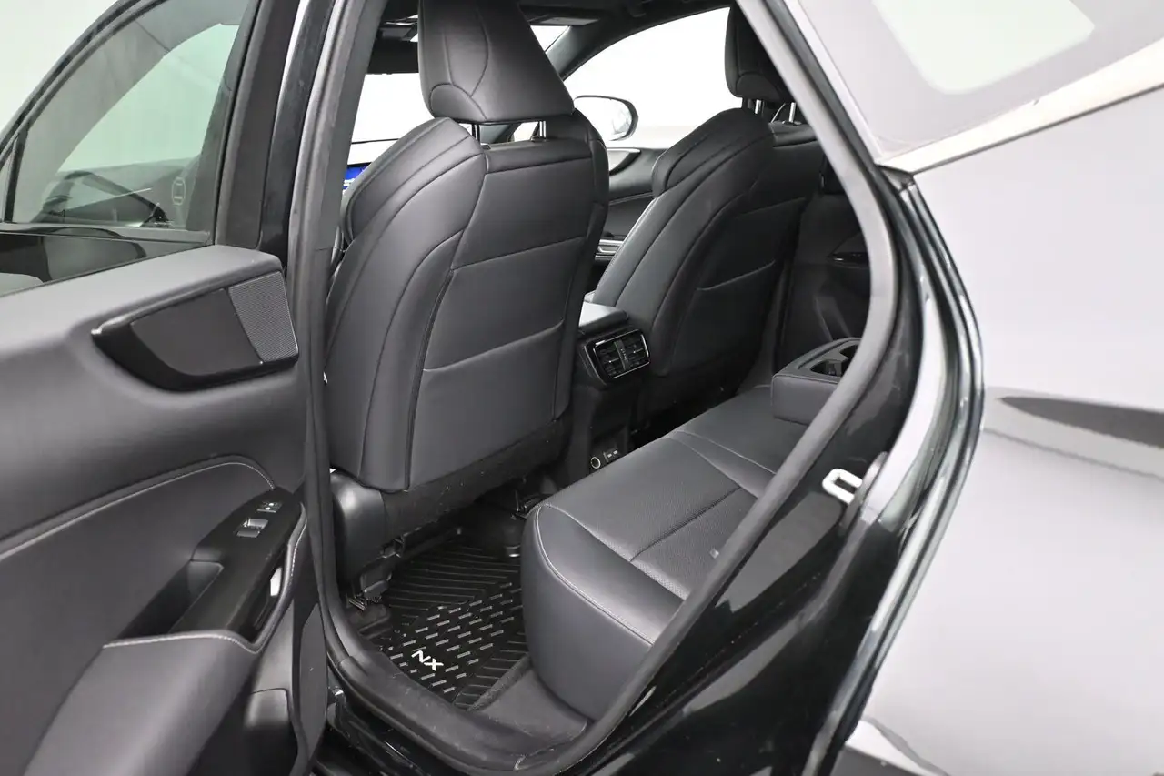 Lexus NX снимка Lexus NX