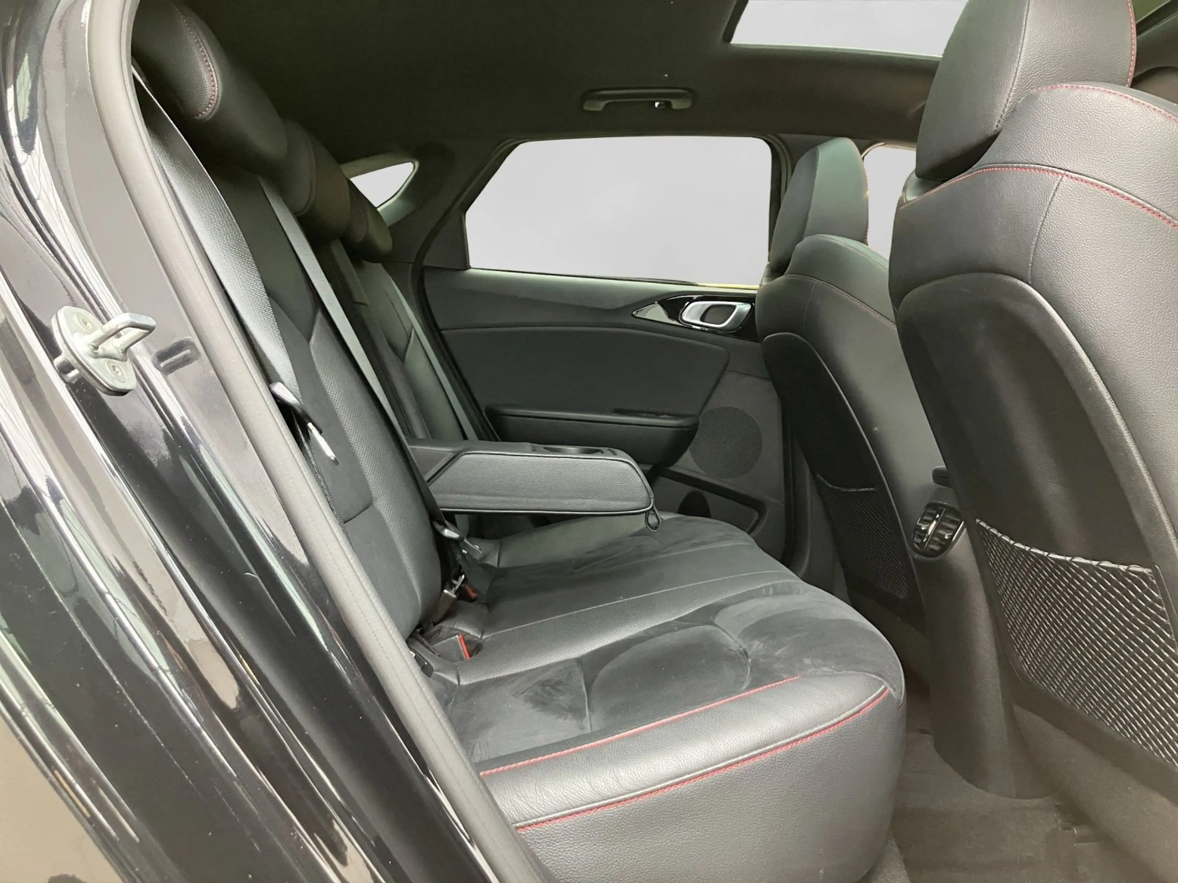 Kia ProCeed / pro_cee'd ProCeed 1.6 T-GDI GT PANO LM18 KAMERA — photo 6