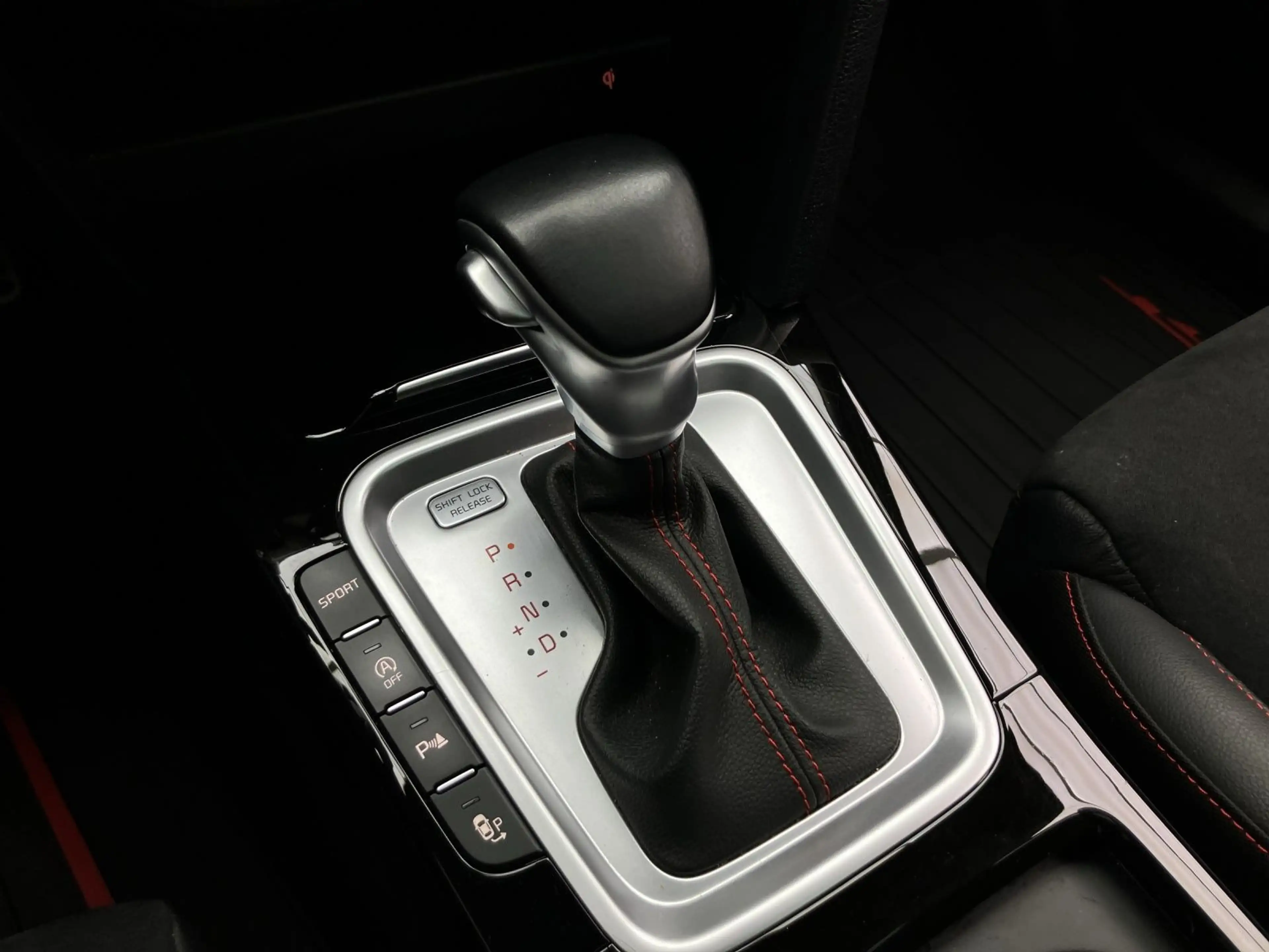 Kia ProCeed / pro_cee'd ProCeed 1.6 T-GDI GT PANO LM18 KAMERA — photo 11