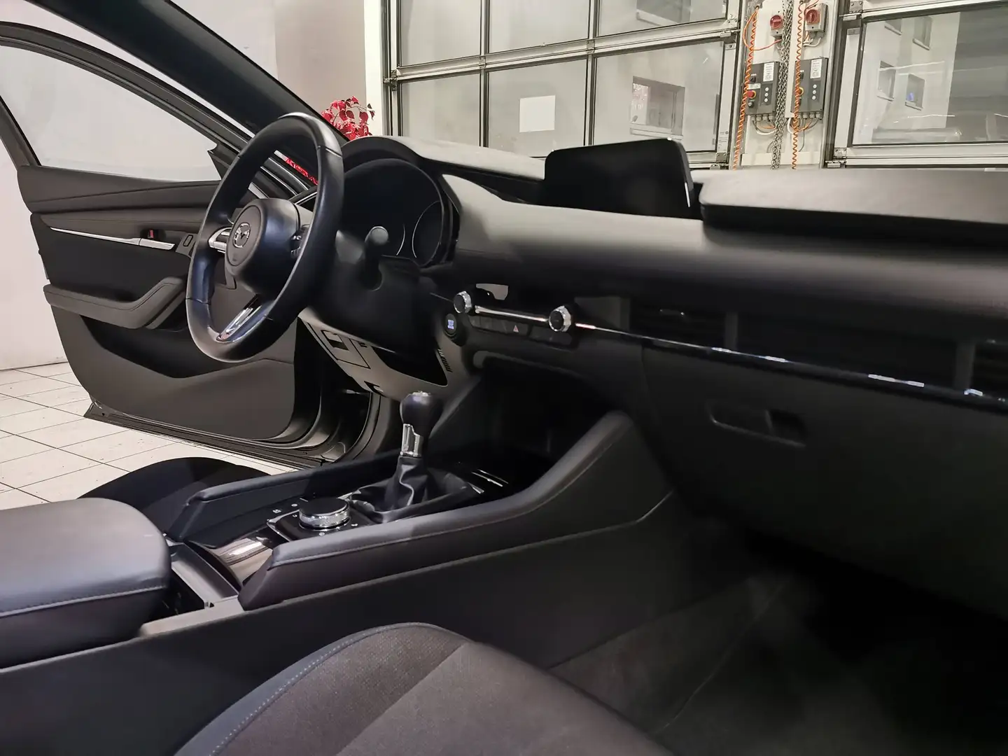 Mazda 3 Comfort + Grau - 2