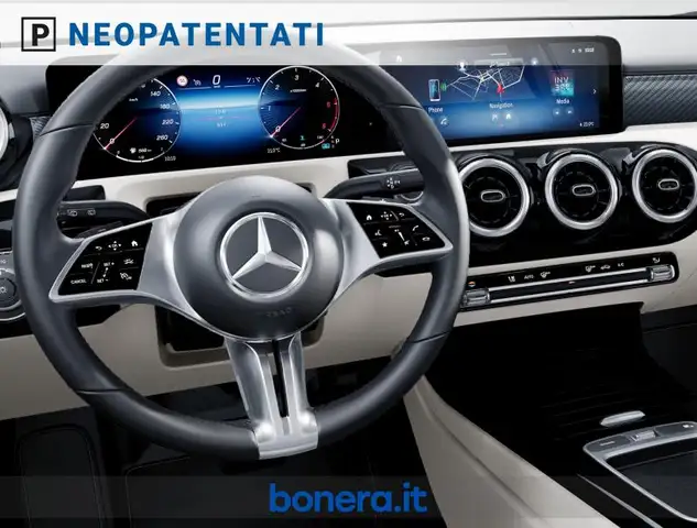 Mercedes-Benz A view 5