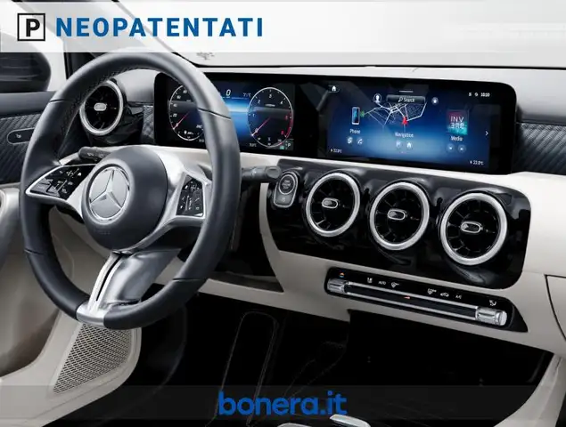 Mercedes-Benz A view 6