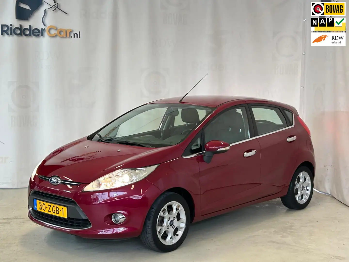 Ford Fiesta 1.25 Titanium|2E EIG|NAP|TREKHAAK|AIRCO|VELGEN|APK Rouge - 1