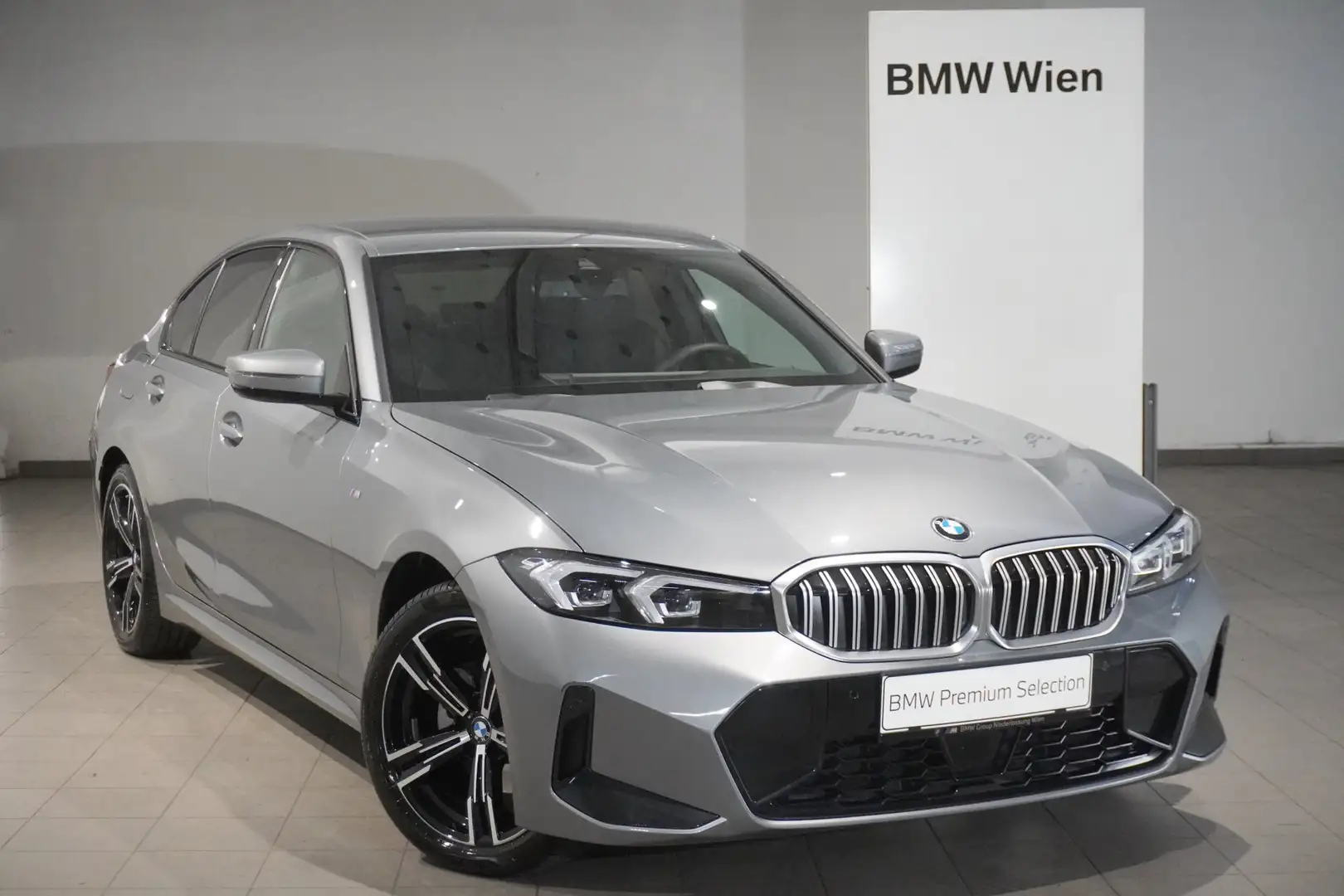BMW 320 i xDrive Grau - 1