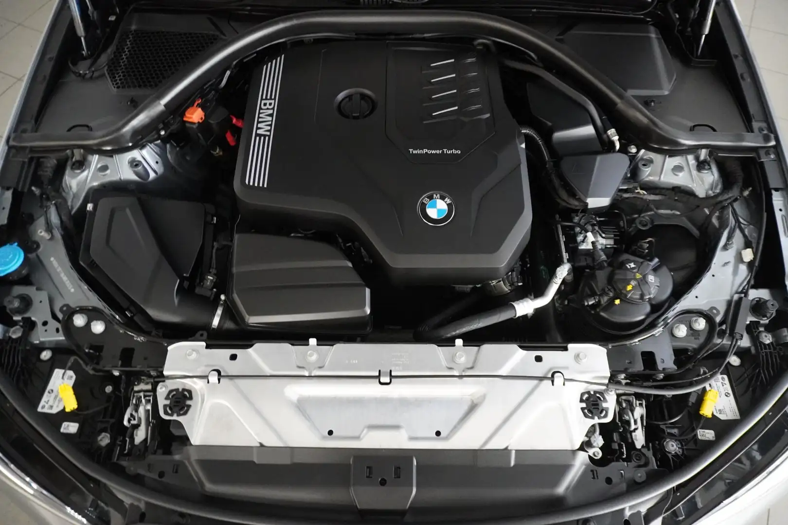 BMW 320 i xDrive Grau - 2