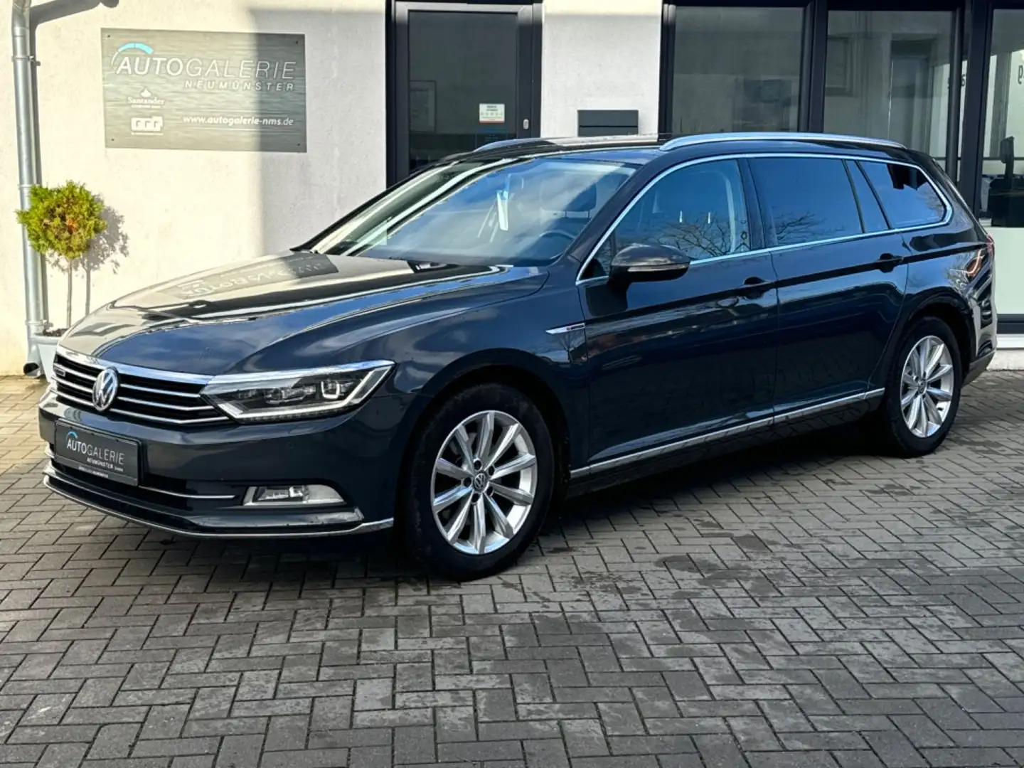 Volkswagen Passat 2.0TDI°4M°DSG°Memory°ACC°AHK°LED°Massage Grau - 1