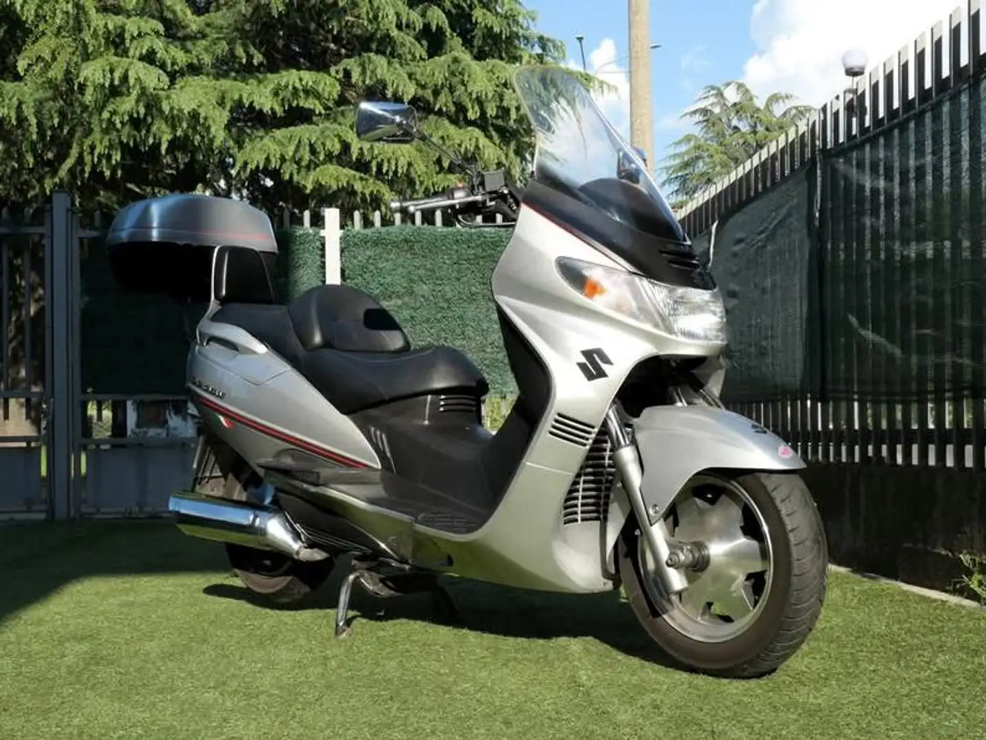 Suzuki Burgman 400 Argintiu - 1