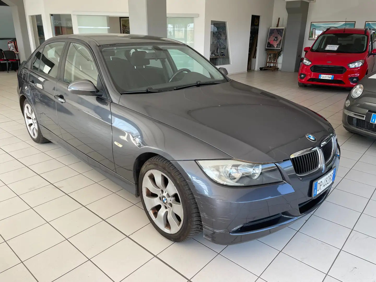 BMW 320 320d Attiva 177cv Grijs - 1