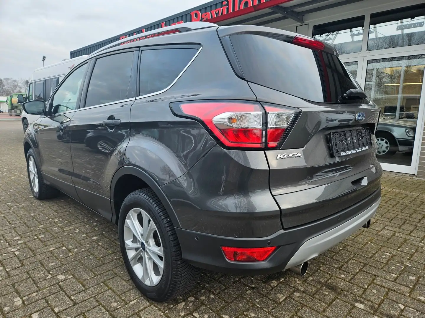 Ford Kuga Titanium SHZ PDC AHK PANO NAVI SYNC Grau - 2