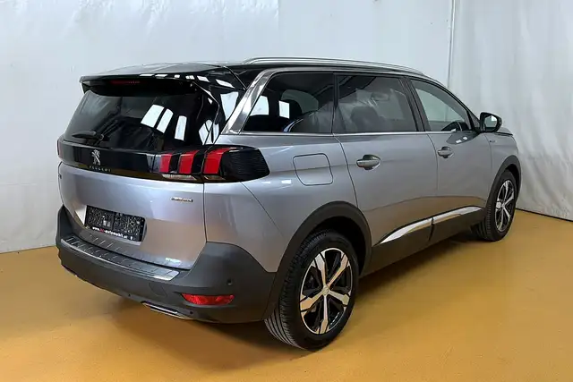 Peugeot 5008 view 4