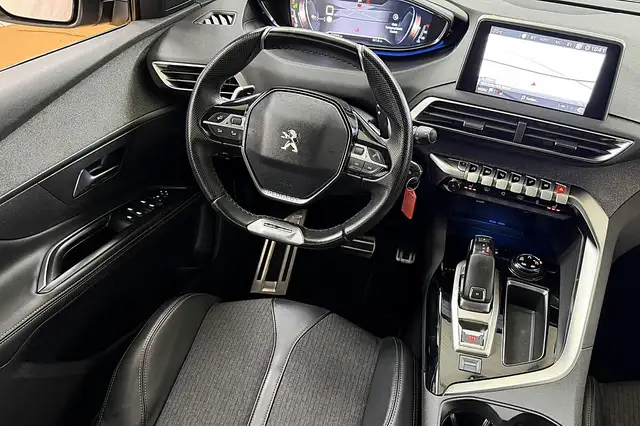 Peugeot 5008 view 2