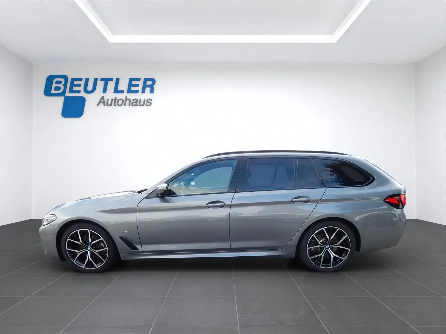 BMW 520 d Tour MSport 19"LCProf.PANO.ACC.aLED.KoZu Grau - 2