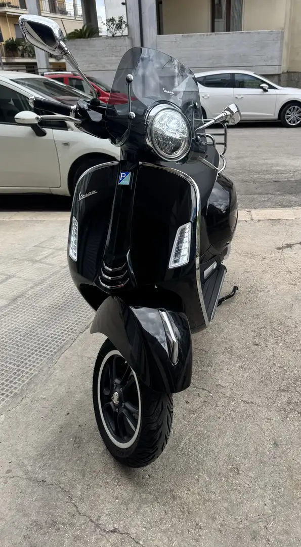 Piaggio GTS 300 Super - 1