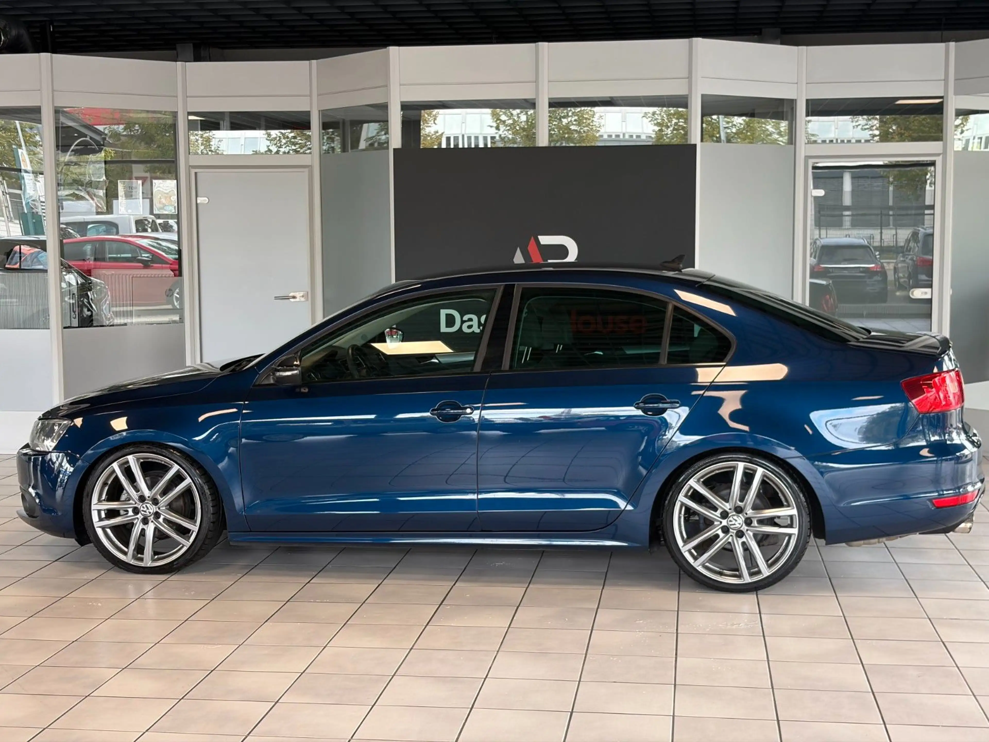 Volkswagen Jetta VI 2.0 TDI Highline · Apple CarPlay·Leder — photo 7