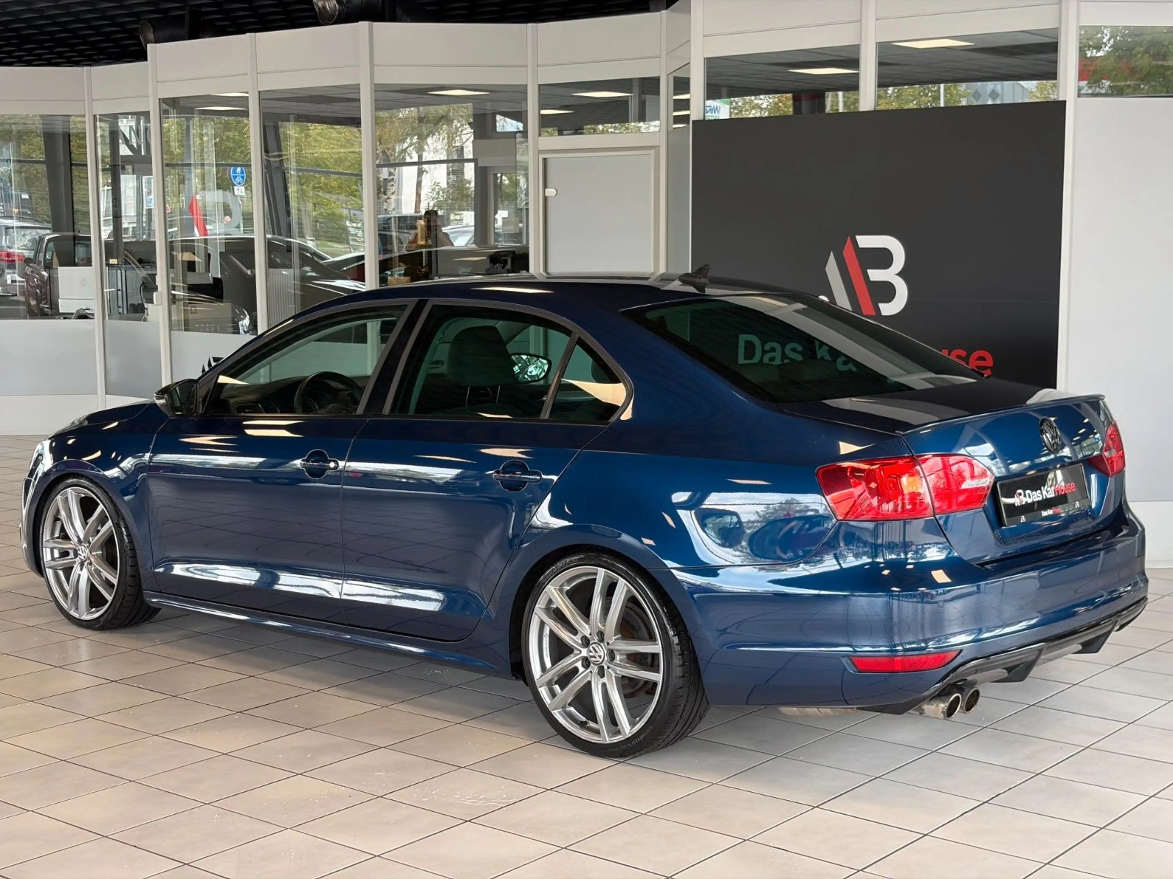 Volkswagen Jetta VI 2.0 TDI Highline · Apple CarPlay·Leder — photo 6