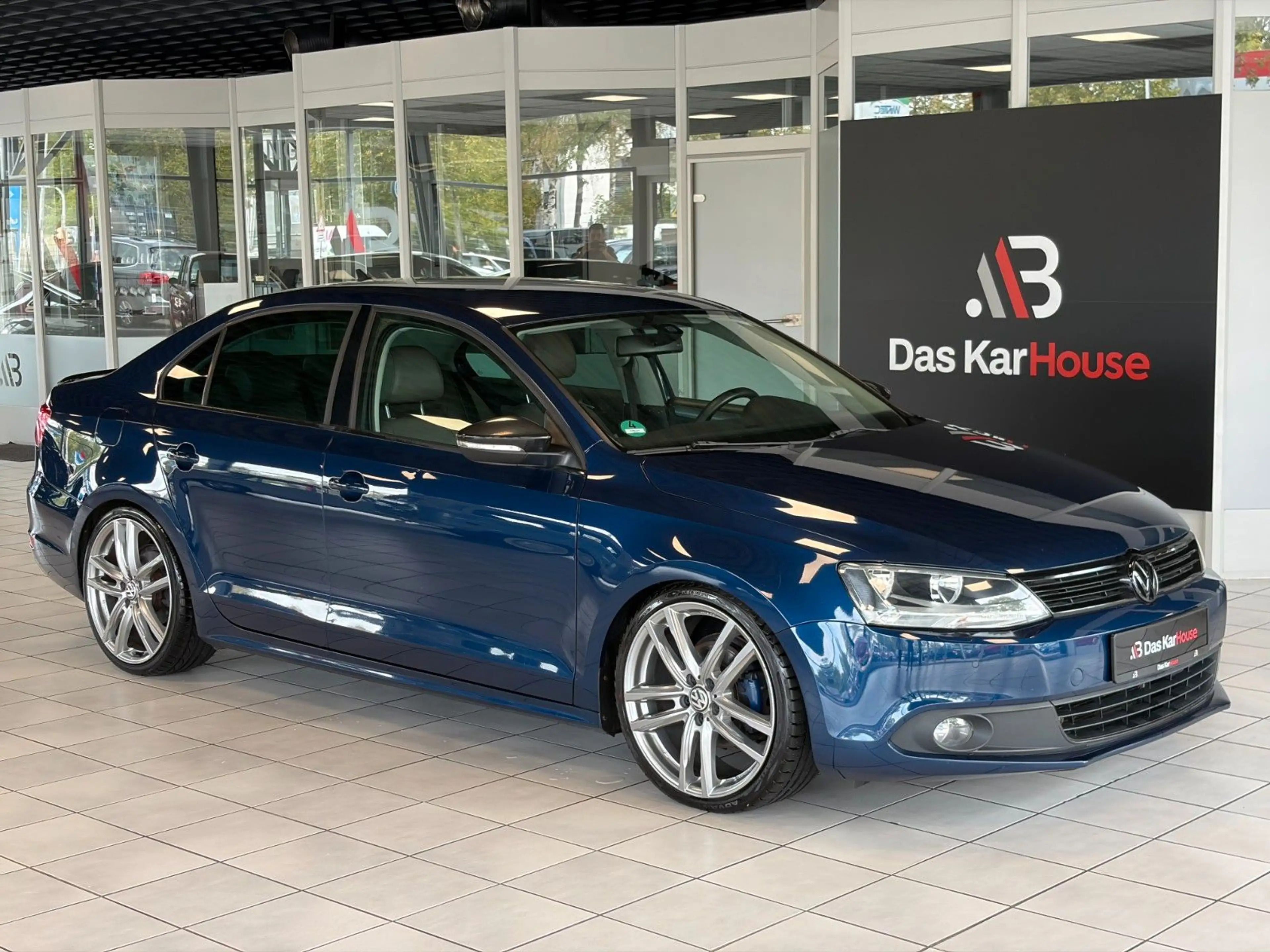 Volkswagen Jetta VI 2.0 TDI Highline · Apple CarPlay·Leder