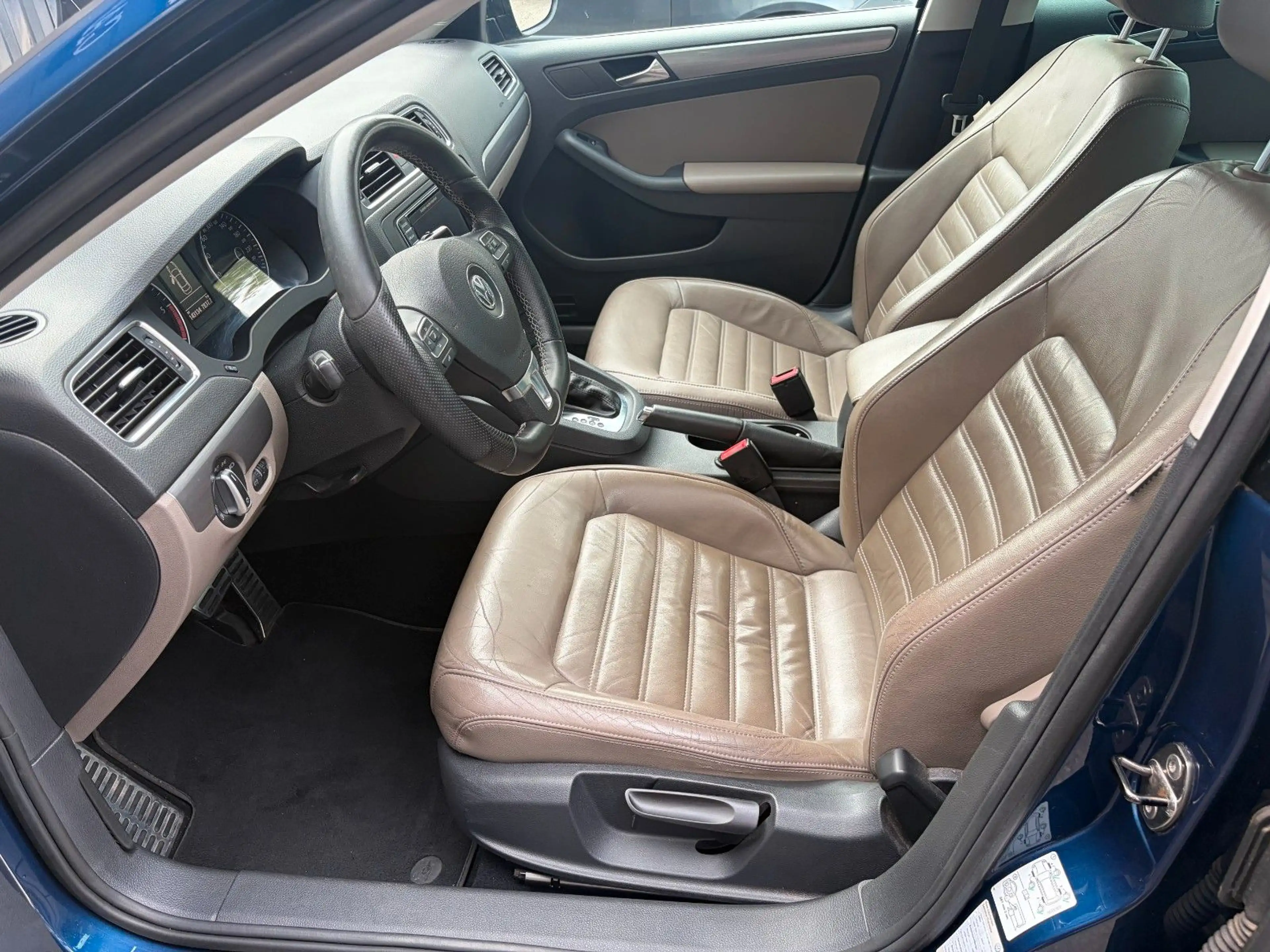Volkswagen Jetta VI 2.0 TDI Highline · Apple CarPlay·Leder — photo 14