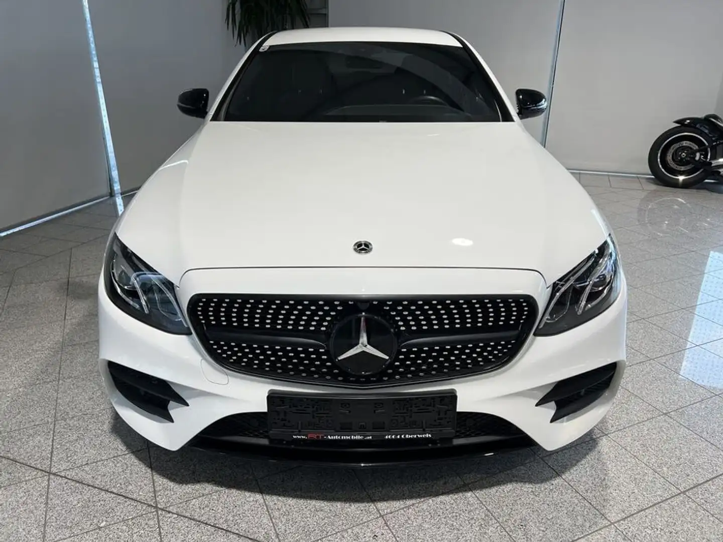 Mercedes-Benz E 200 d AMG Weiß - 2