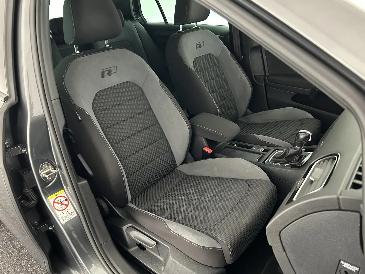 Volkswagen Golf 1.0 TSI 110pk DSG 2x R-Line Led Camera Virtual Coc Gris - 2