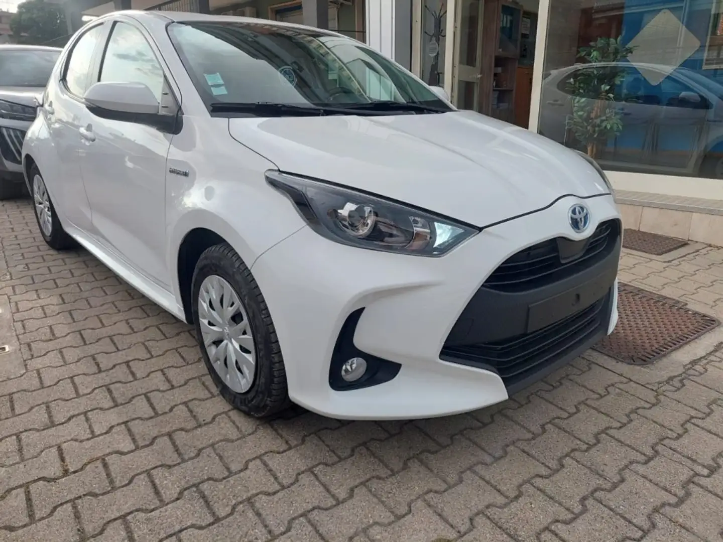Toyota Yaris 1.5 Hybrid 5 porte Business Bianco - 1