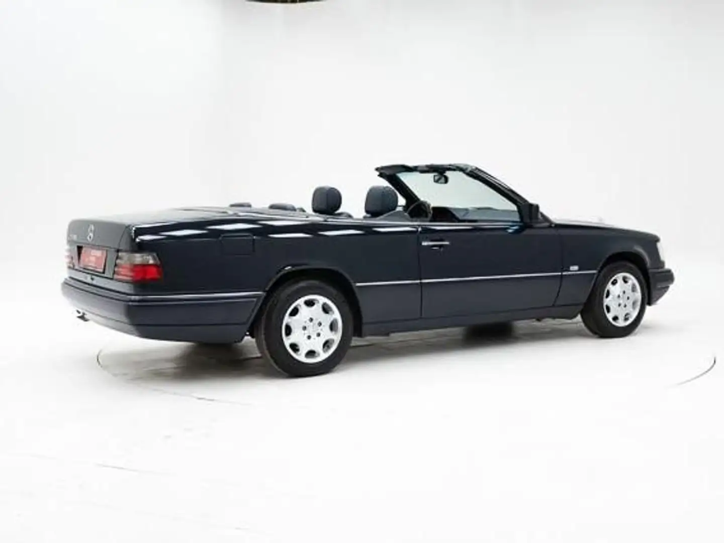 Mercedes-Benz E 200 Cabriolet '95 CH33957 Blau - 2