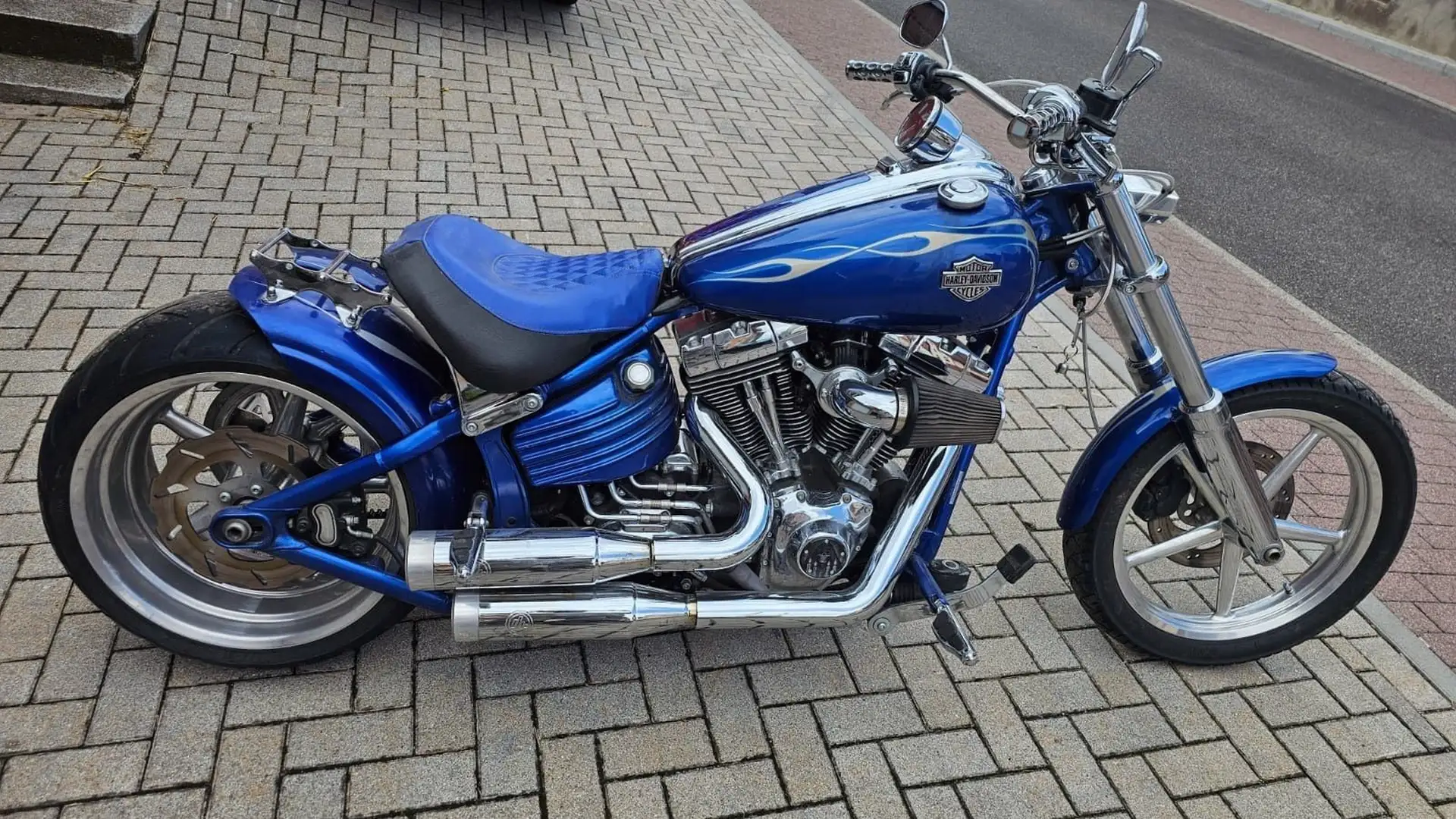 Harley-Davidson Rocker C Blauw - 1
