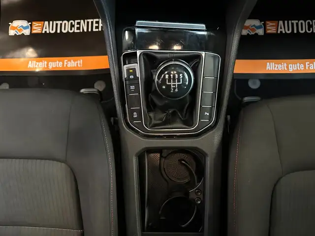 Volkswagen Golf Sportsvan view 11