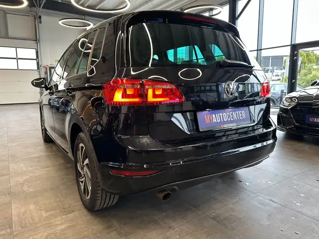Volkswagen Golf Sportsvan view 5