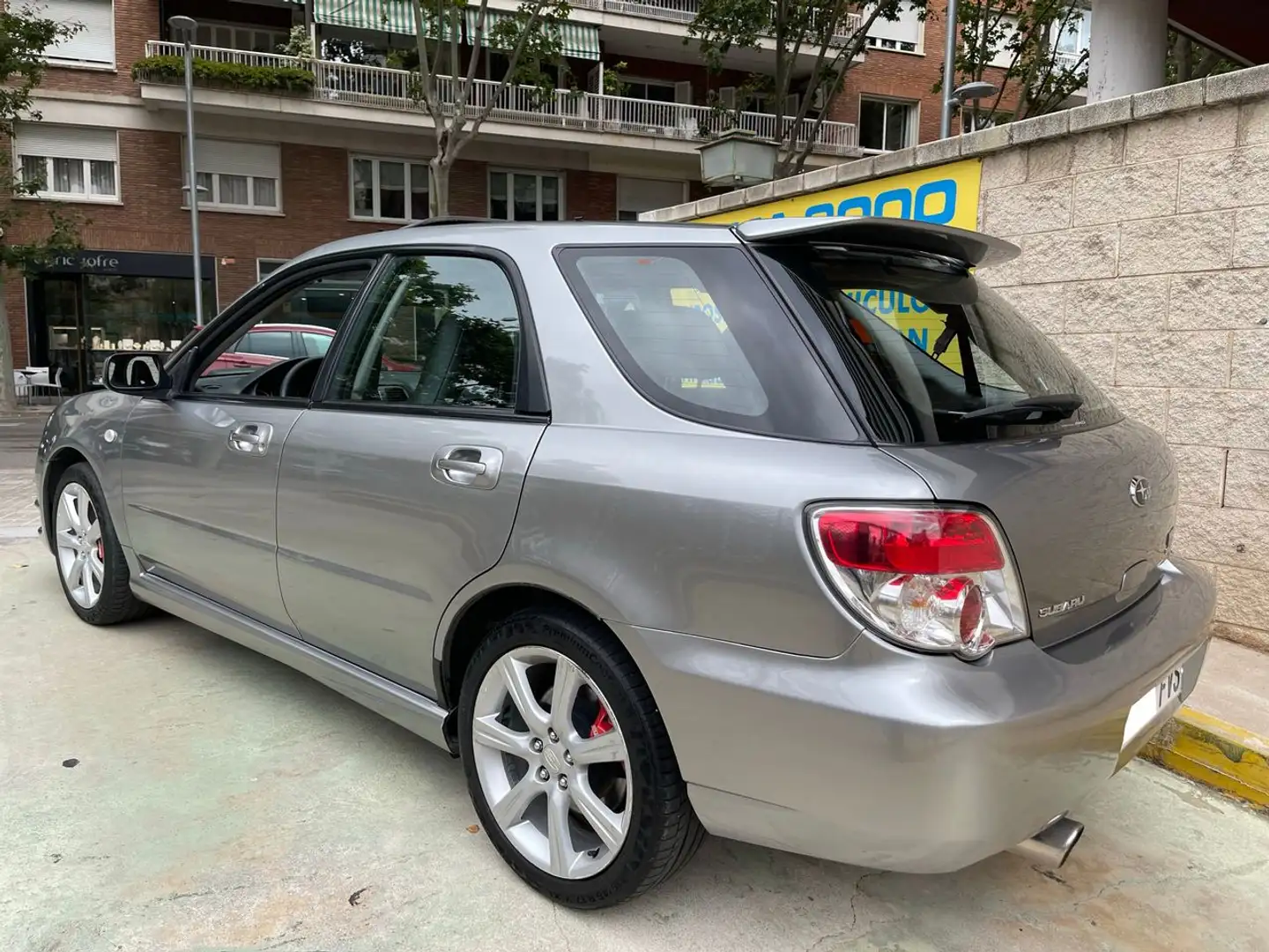 Subaru Impreza Sports Wagon 2.5T WRX Gris - 2