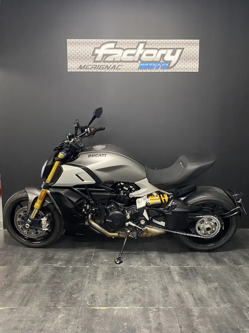 Ducati Diavel Gris - 2