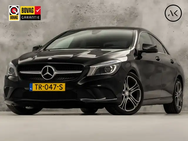 Mercedes-Benz CLA 180 AMG Sport Automaat (GROOT NAVI, LEDER, ZWART HEMEL