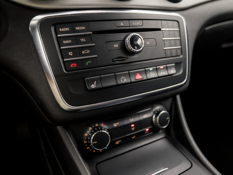 Mercedes-Benz CLA 180 AMG Sport Automaat (GROOT NAVI, LEDER, ZWART HEMEL — photo 9