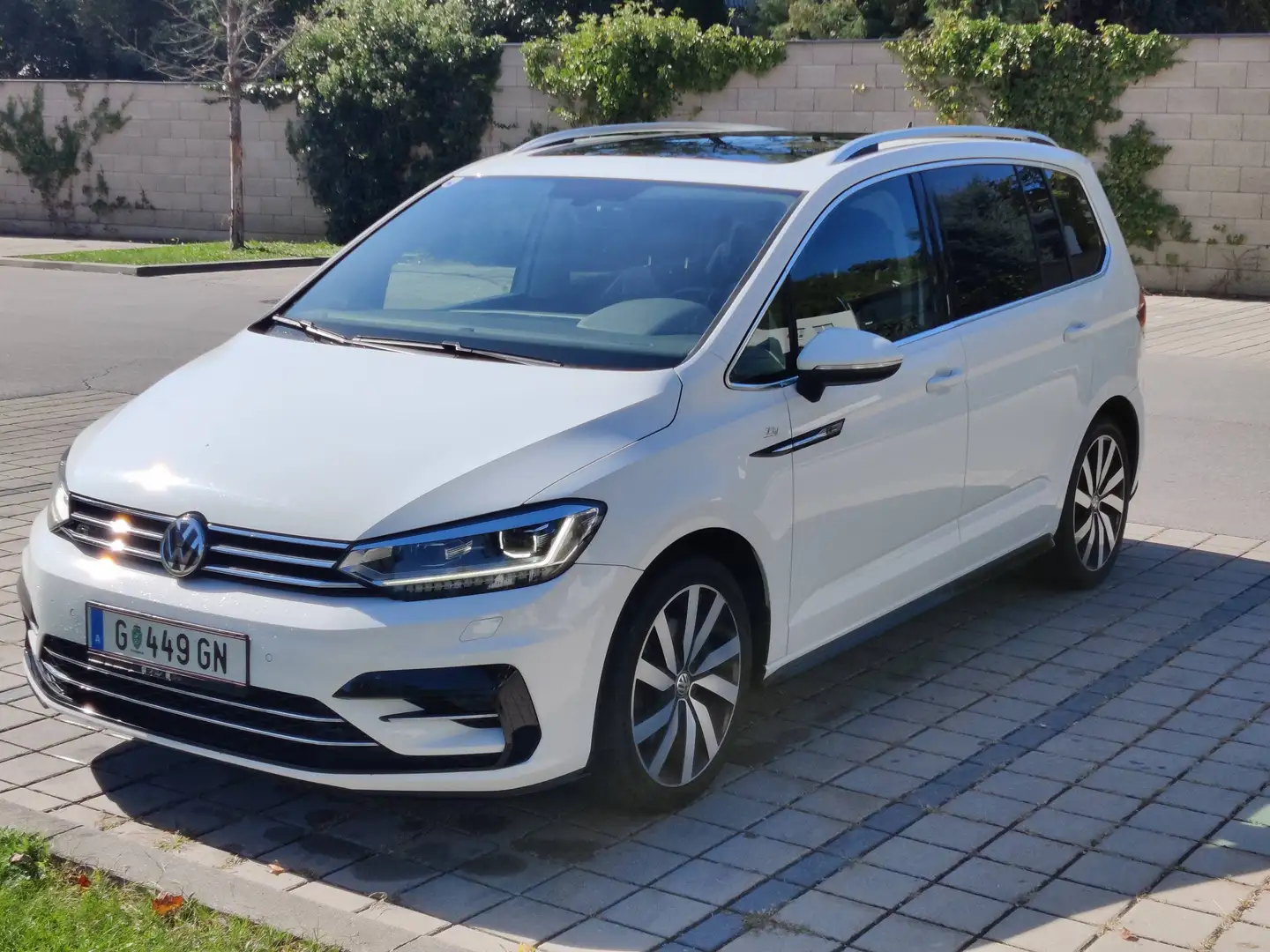 Volkswagen Touran (nur bis 22.10. verfügbar) Highline 1.4 TSI DSG R-Line | Sky | ACC | LED | Kamera Kombi / Family Van Weiß - 1