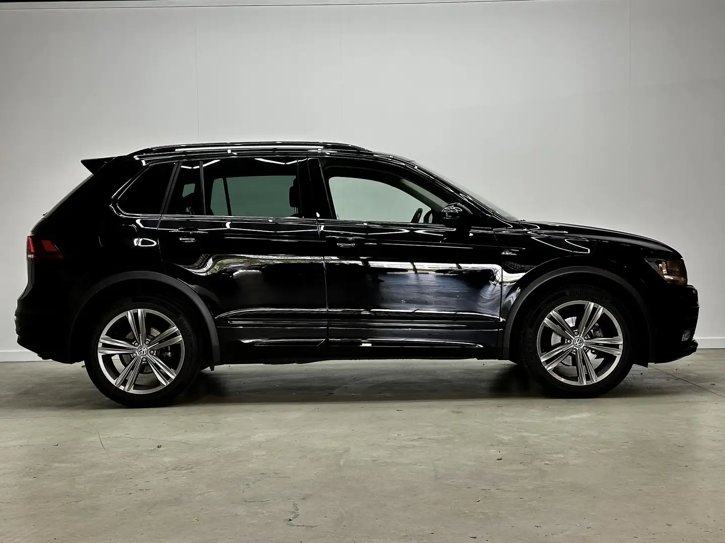 Volkswagen Tiguan Black Style / R-Line / mass stoel / Carplay Zwart - 2
