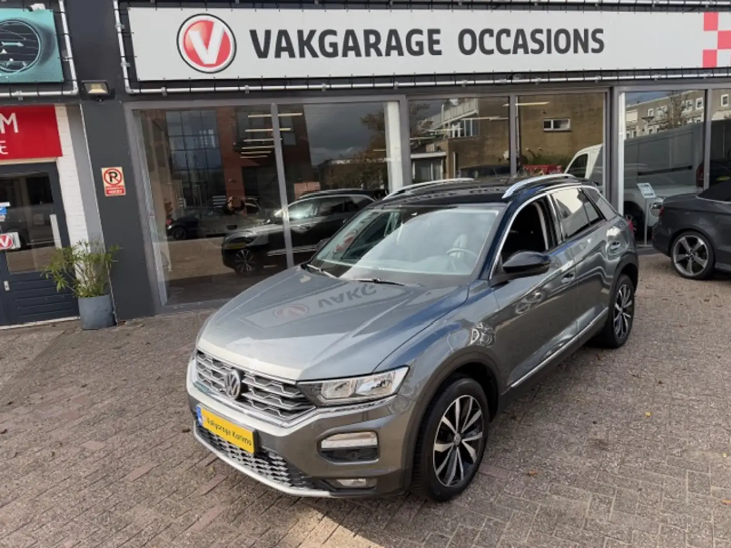 Volkswagen T-Roc 1.0 TSI Style Grijs - 2