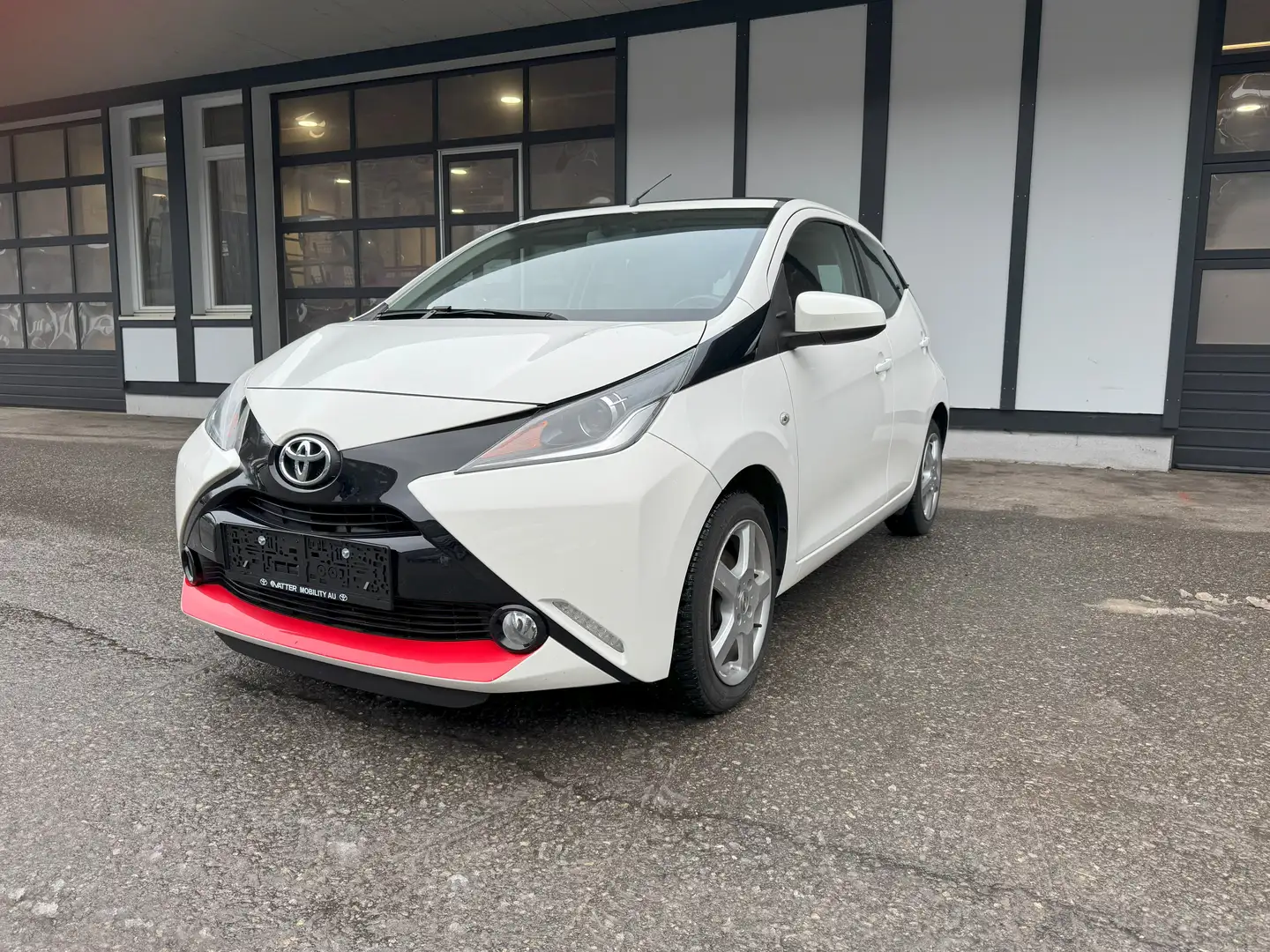 Toyota Aygo 1,0 VVT-i x-wave Weiß - 1