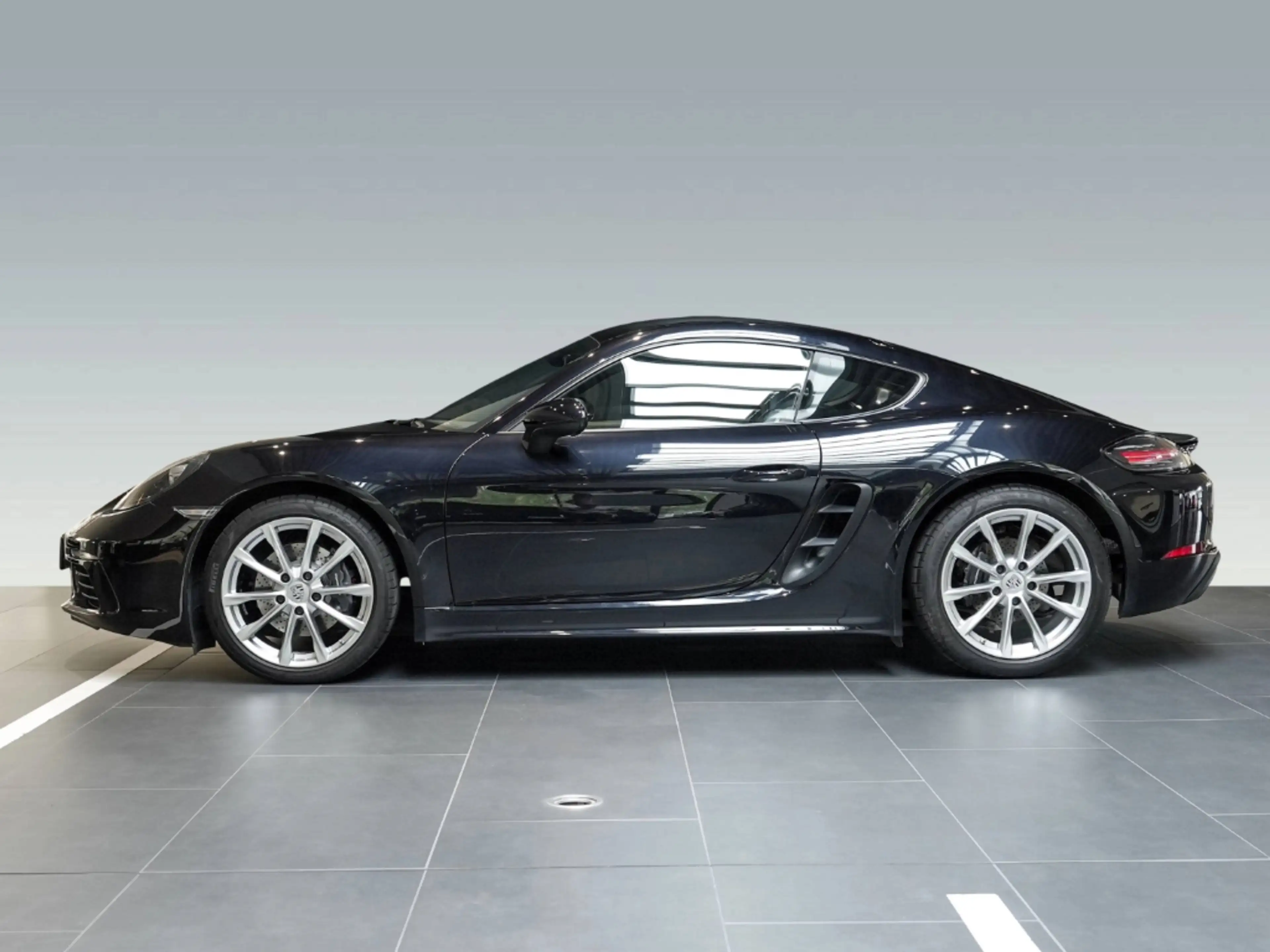 Porsche Cayman 718 — photo 2