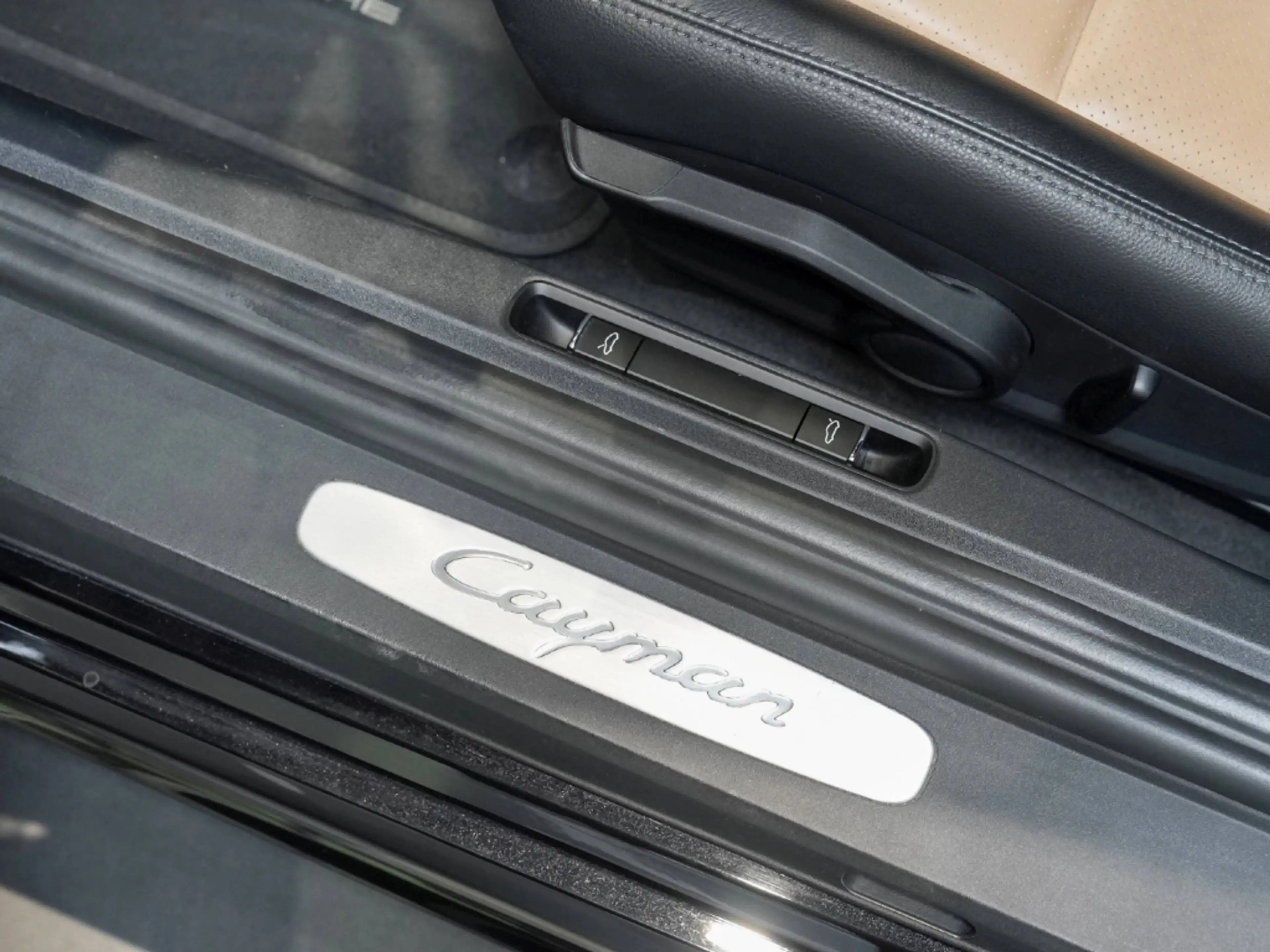 Porsche Cayman 718 — photo 10