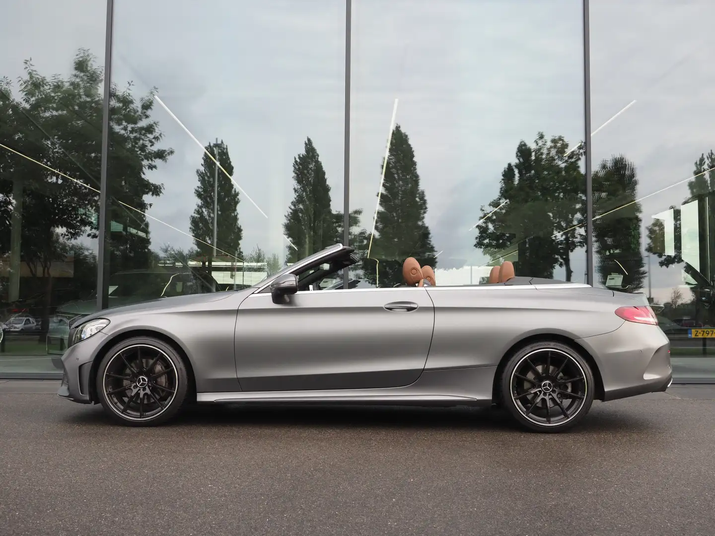 Mercedes-Benz C 200 Cabriolet 4MATIC AMG Designo | Airscarf | Virtual Grijs - 2