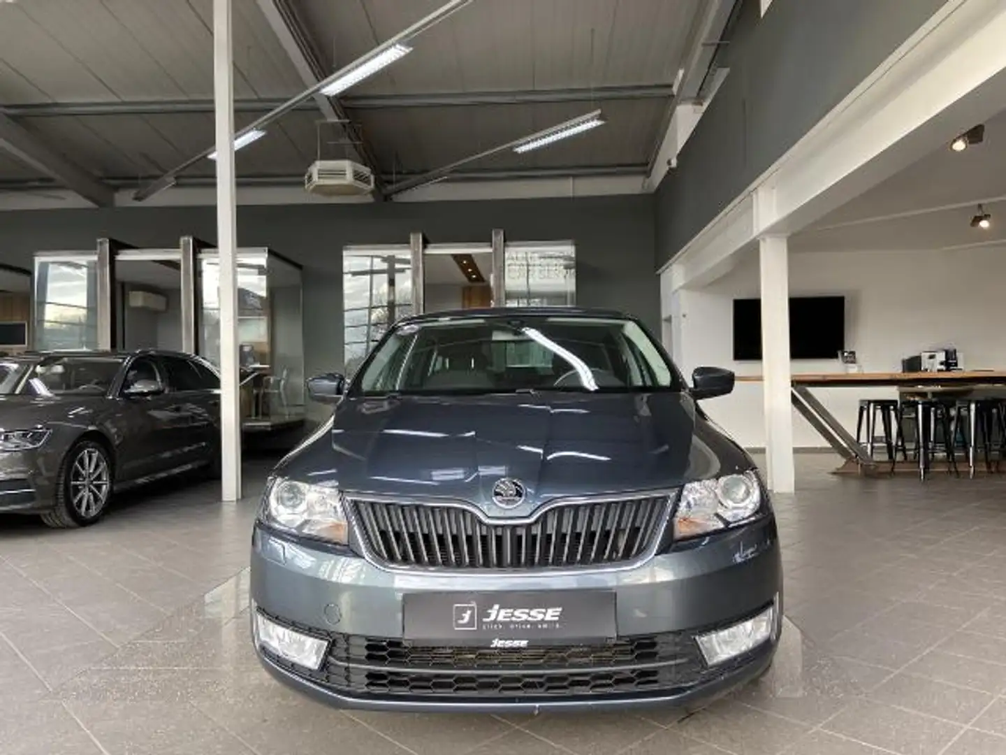 Skoda Rapid/Spaceback 1.2 TSI Edition Xenon PDC SHZ Grau - 2