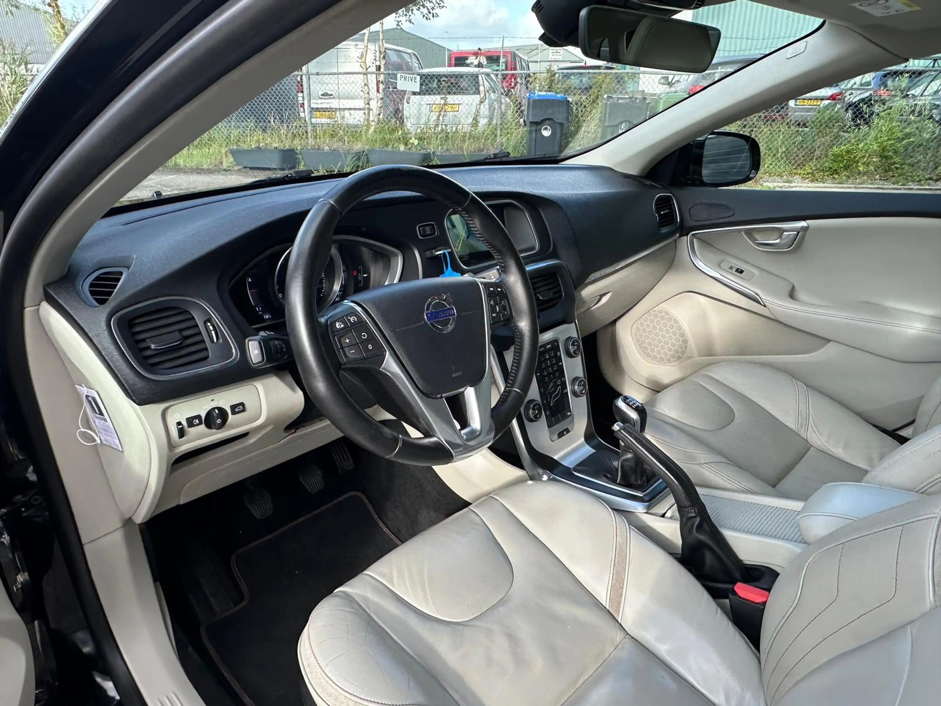 Volvo V40 Cross Country 2.0 T3 Ocean Race/Leer/Xenon/Trekhaak/Pano — photo 5
