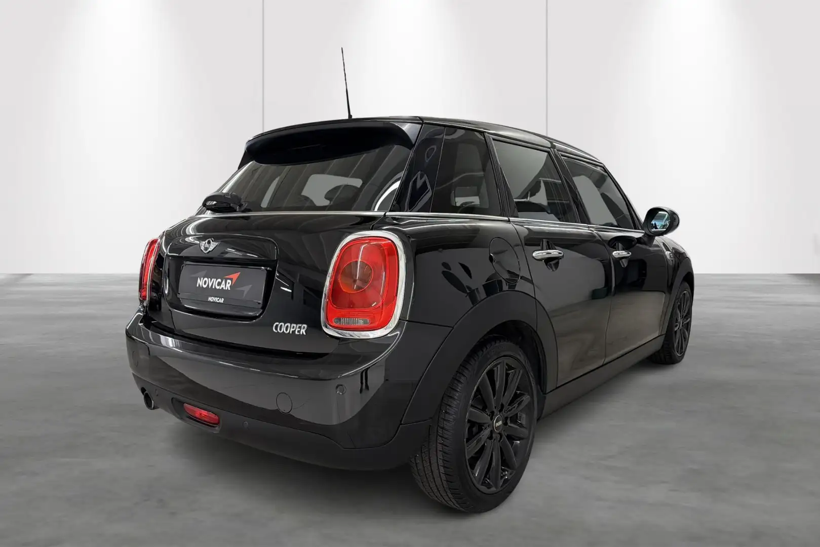 MINI Cooper Mini 5 door (100 kW) Schwarz - 2