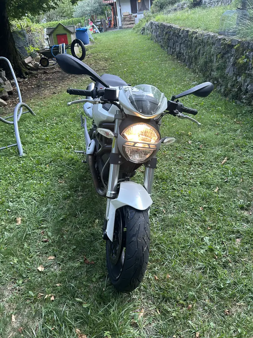 Ducati Monster 696 - 2