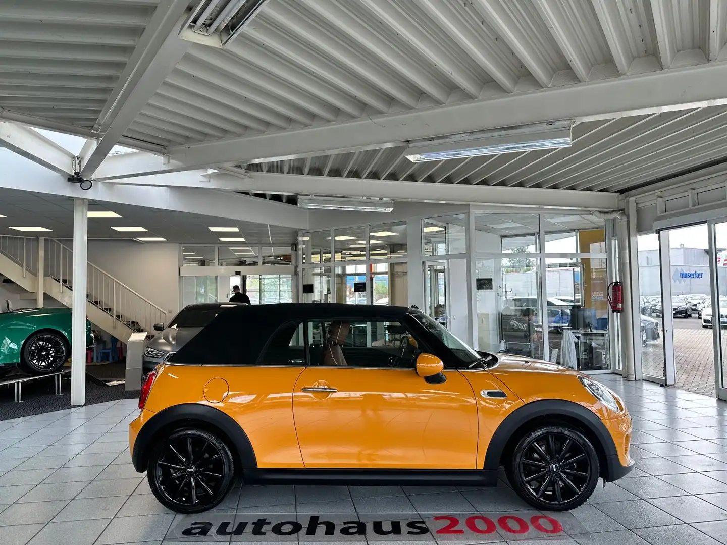 MINI Cooper Cabrio LED/PDC/H&K/SHZ/CHILLI P./BT Portocaliu - 2